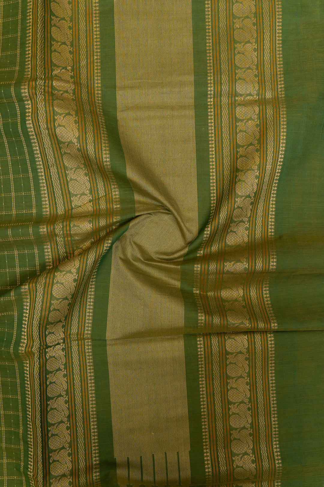 Green lakshadeepam pure handloom cotton saree