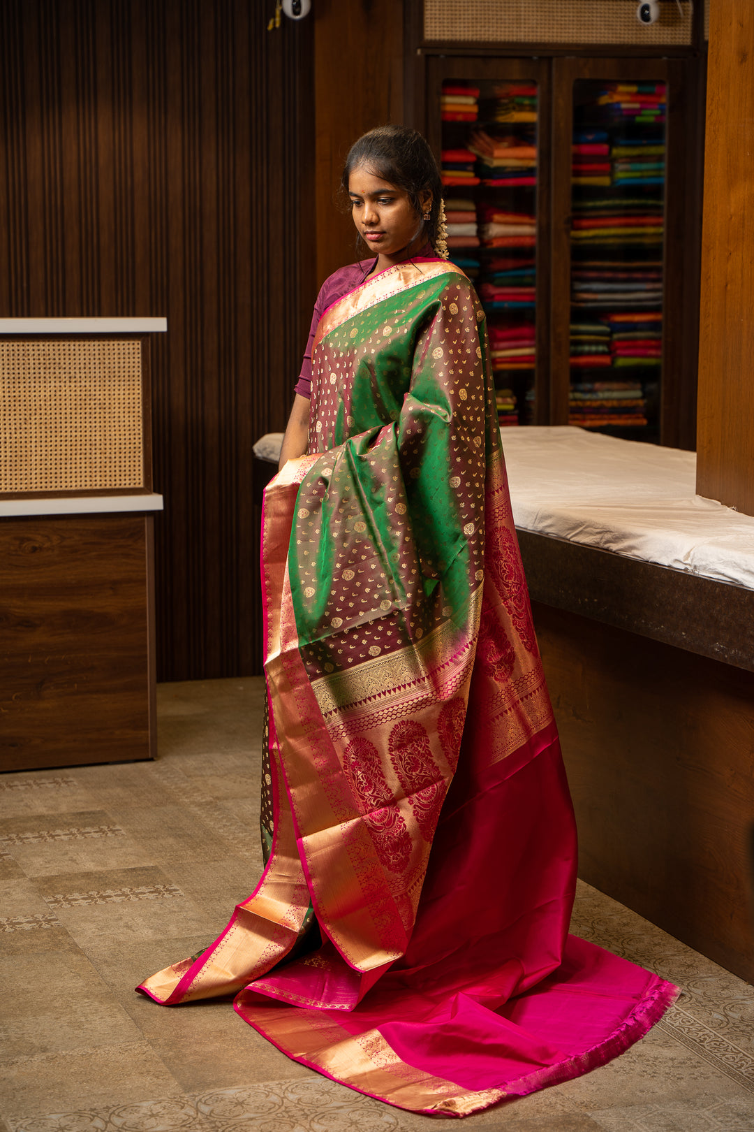 Mandhulir Green and Magenta 1000 butta Pure Soft Silk Sari - Clio Silks
