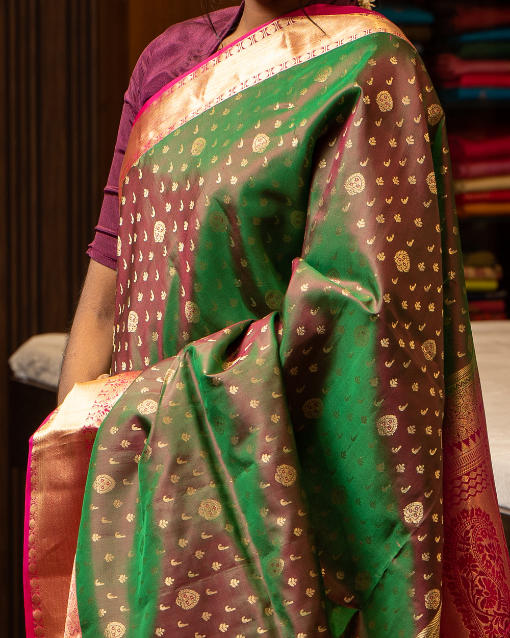Mandhulir Green and Magenta 1000 butta Pure Soft Silk Sari - Clio Silks