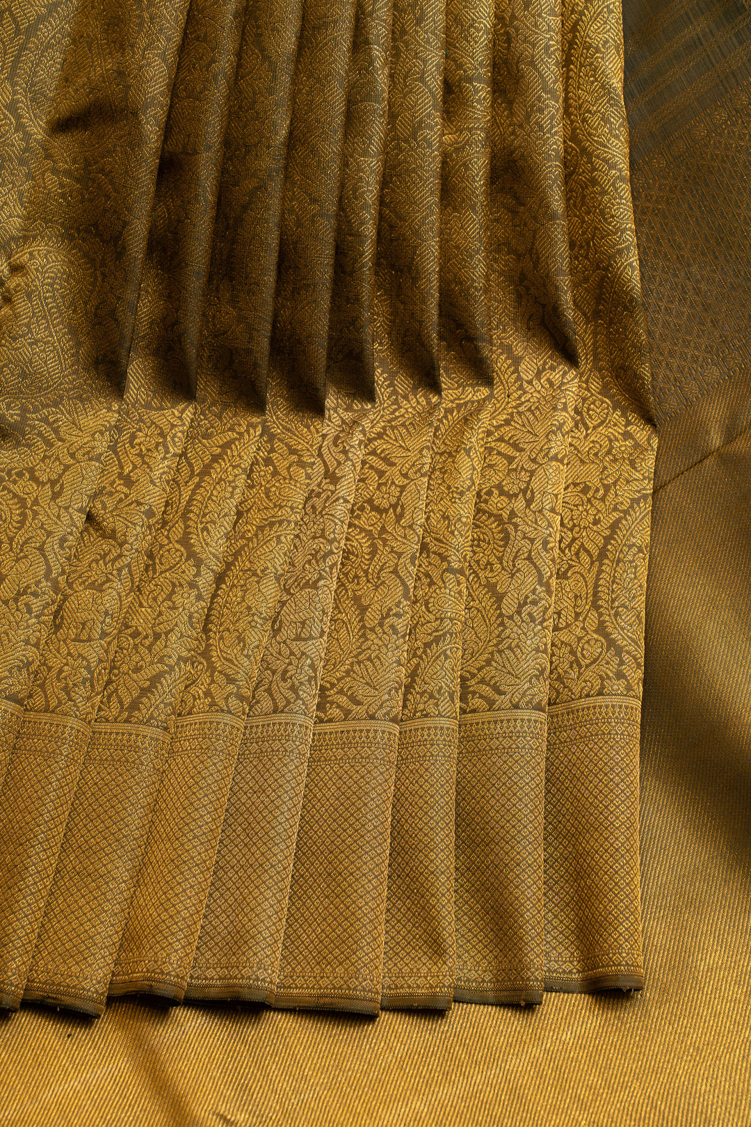 Olive green paisley vanasingaram brocade pure Kanchipuram silk saree