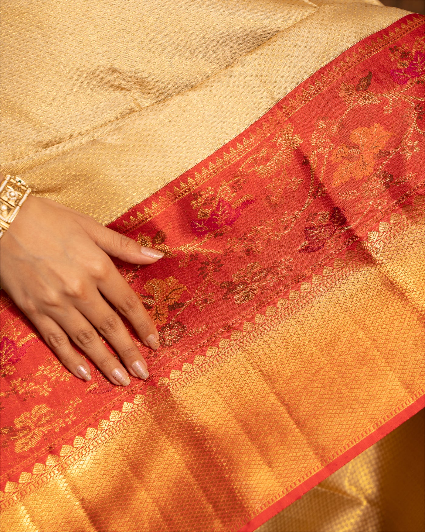 DANDELION GOLD AND RED FLORAL PURE ZARI KANJIVARAM SILK SAREE dandelion-gold-and-red-floral-pure-zari-kanjivaram-silk-saree