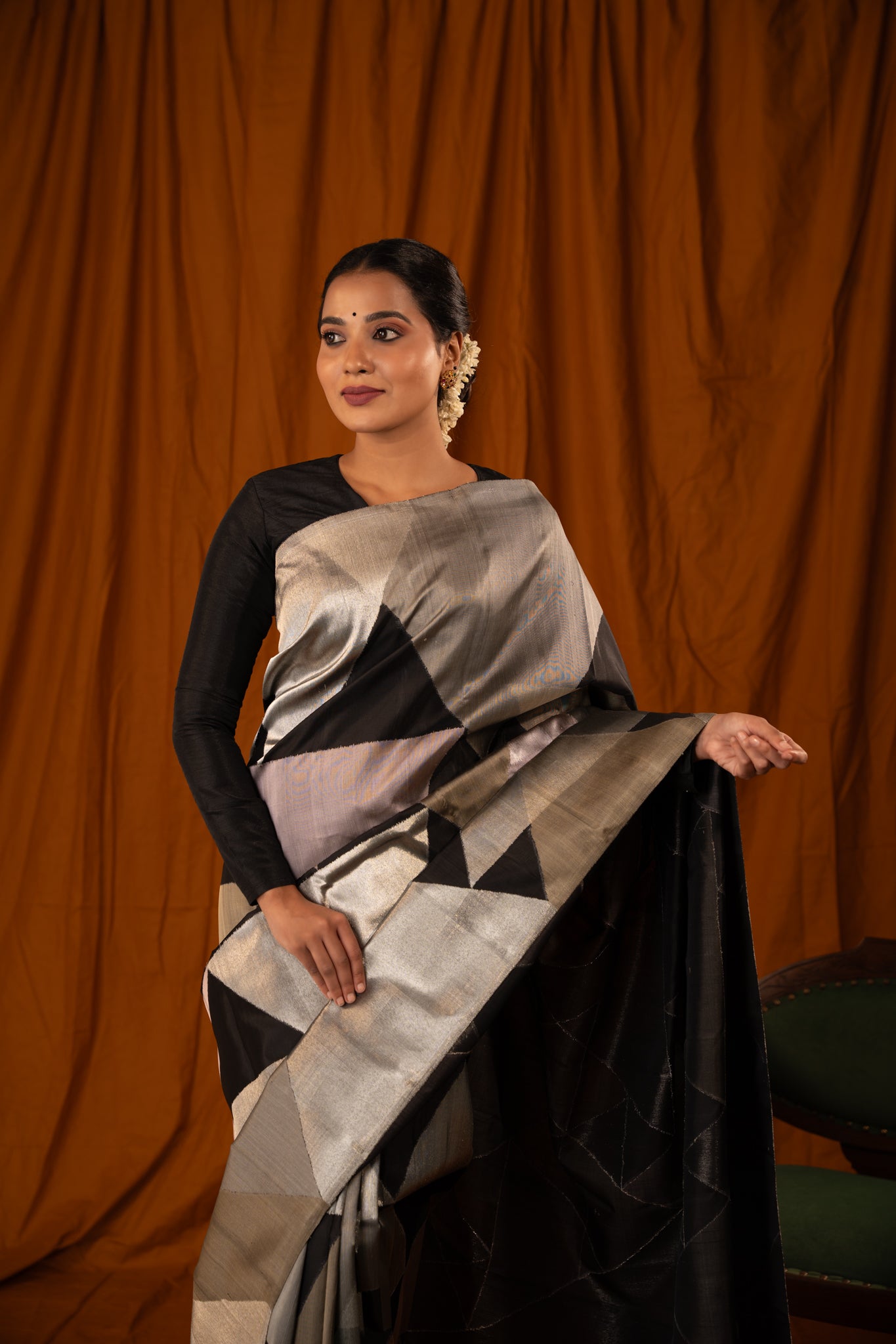 Black abstract pure zari ettu kol Kanchipuram silk saree