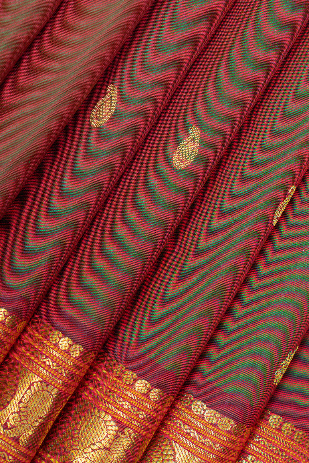Maroon shot colour pure kanchipuram silk saree