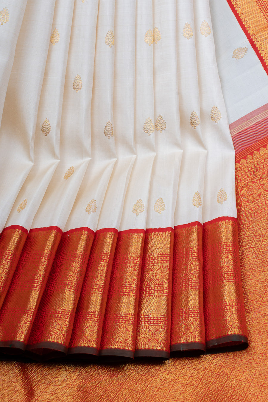 Ivory and red traditional pure kanchipuram silk saree – Clio Silks