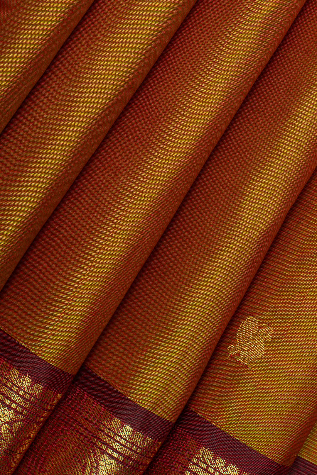 Mandhulir green small border pure kanchipuram silk saree