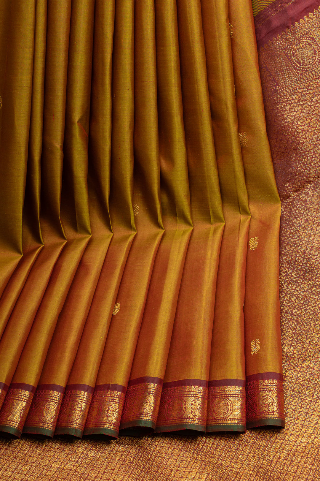 Mandhulir green small border pure kanchipuram silk saree