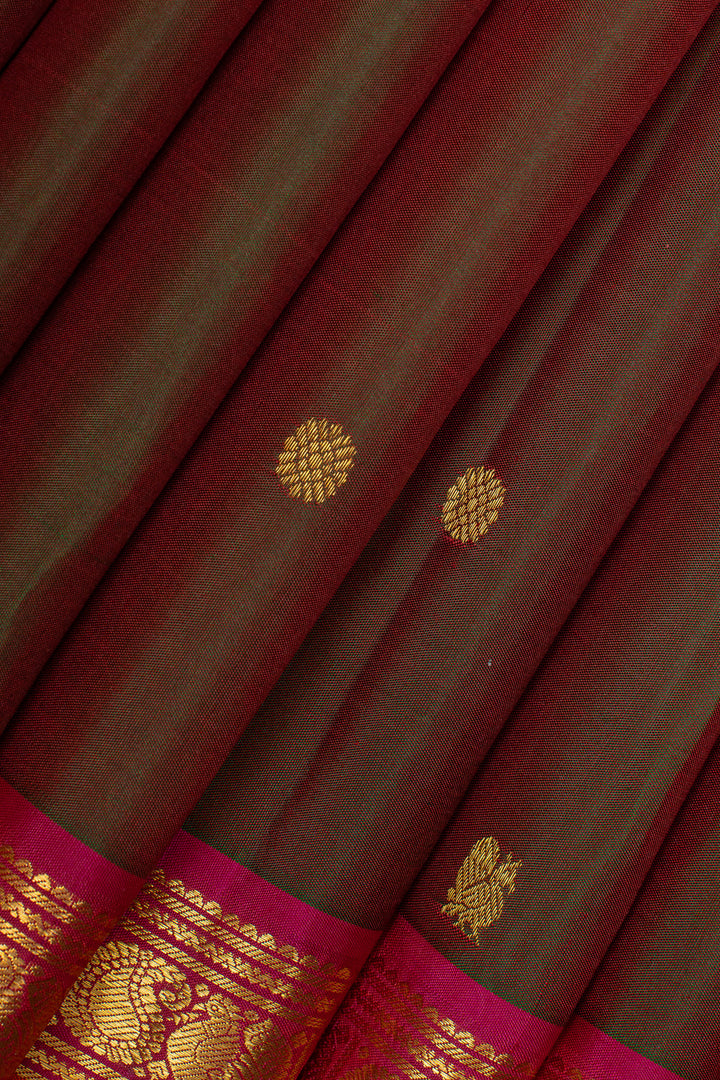 Mandhulir red small border pure kanchipuram silk saree