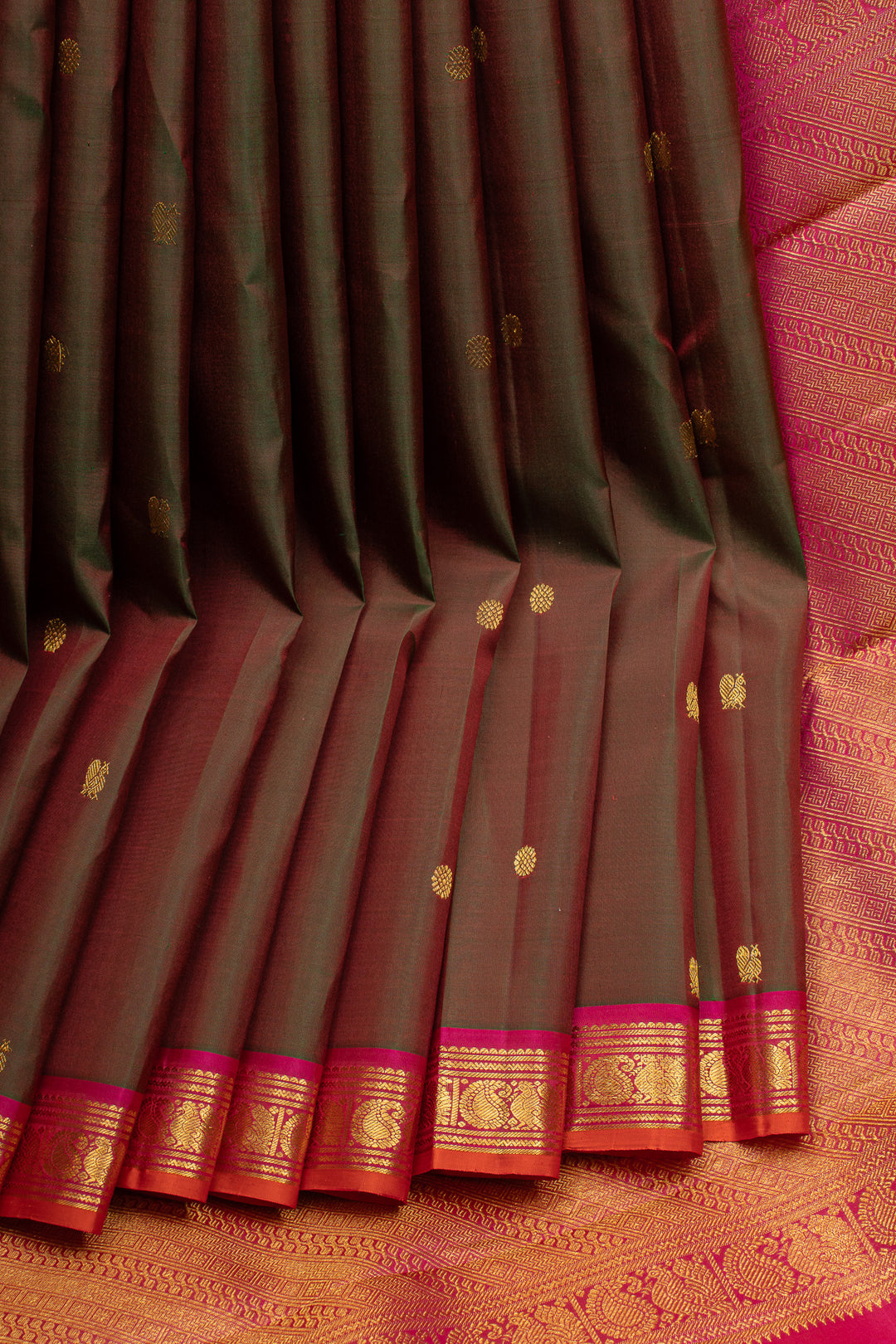 Mandhulir red small border pure kanchipuram silk saree