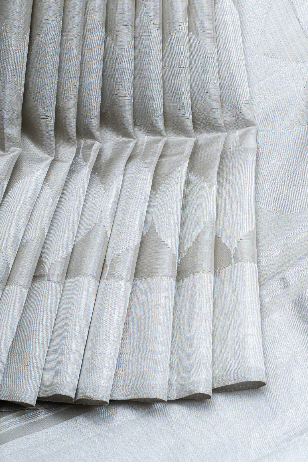 Silver and gold tissue 8 Kol pure kanchipuram silk saree