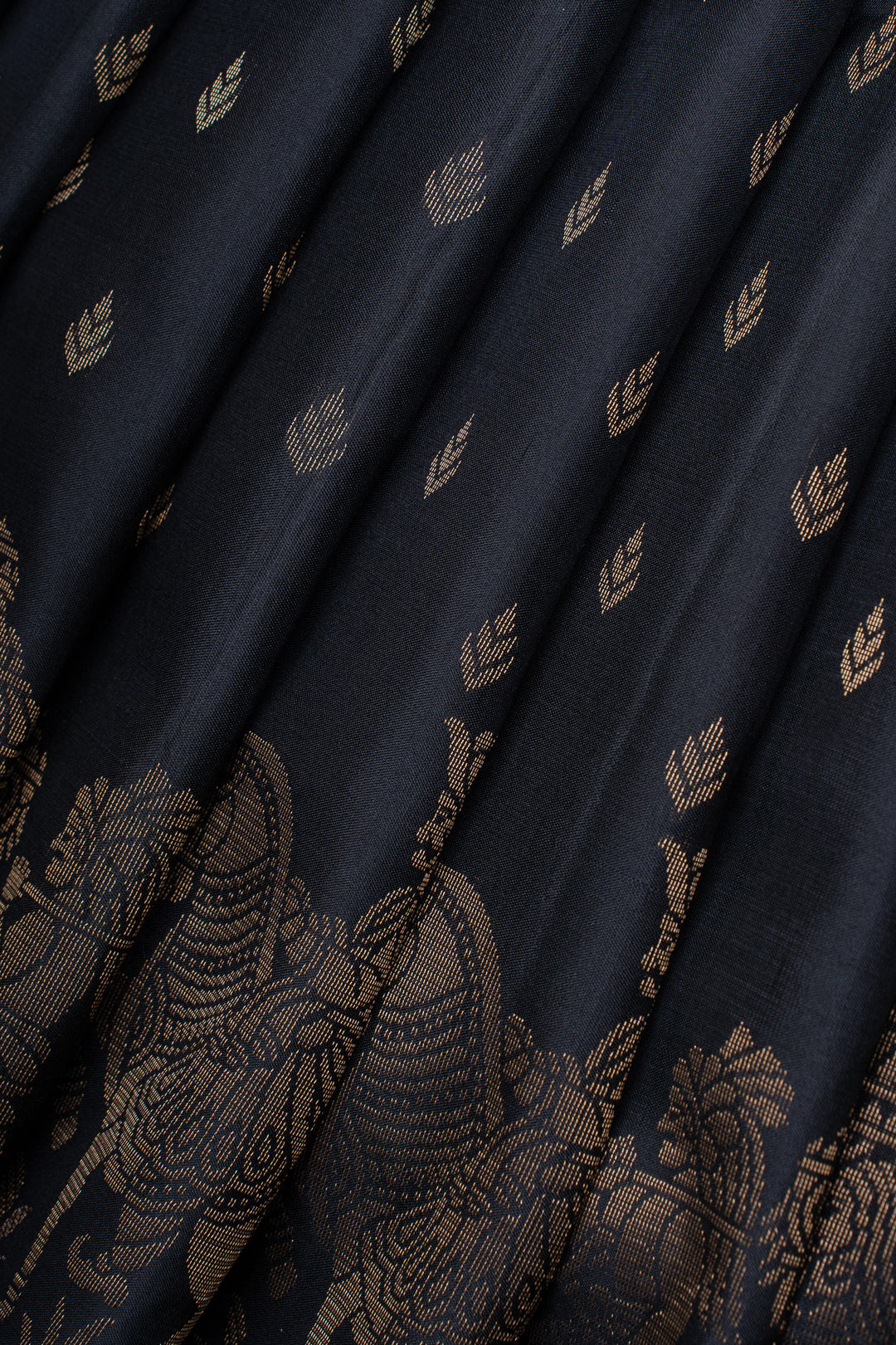 Black and gold turning border soft silk