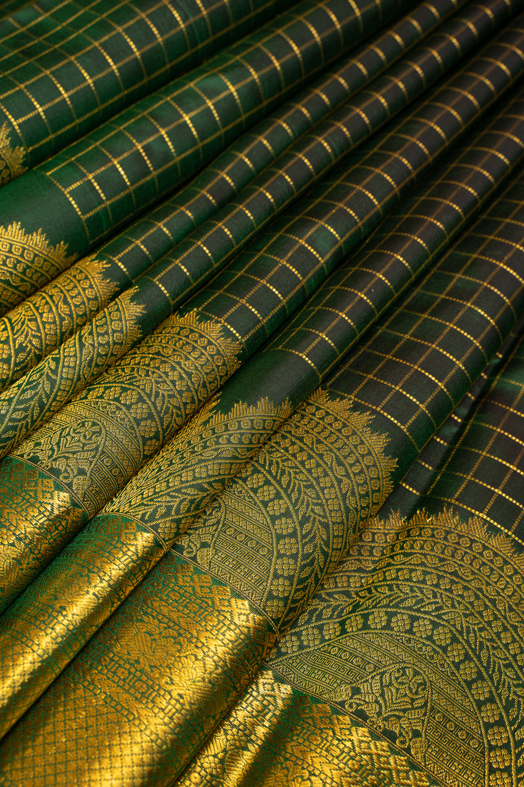 Bottle Green Turning Border Pure Kanchipuram Silk Saree - Clio Silks