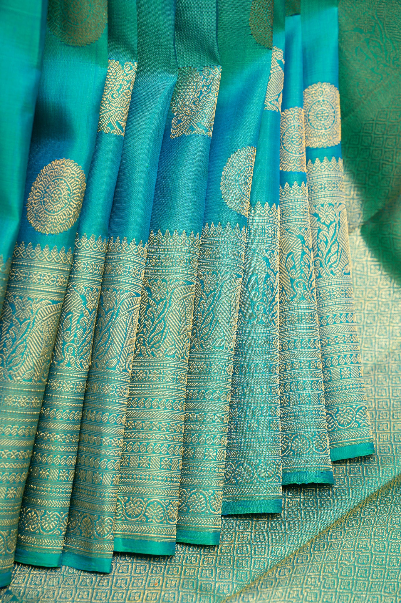 Peacock Blue Coloured Kanchipuram Silk Saree with Contrast Dark Mejanta  Colour Pallu.
