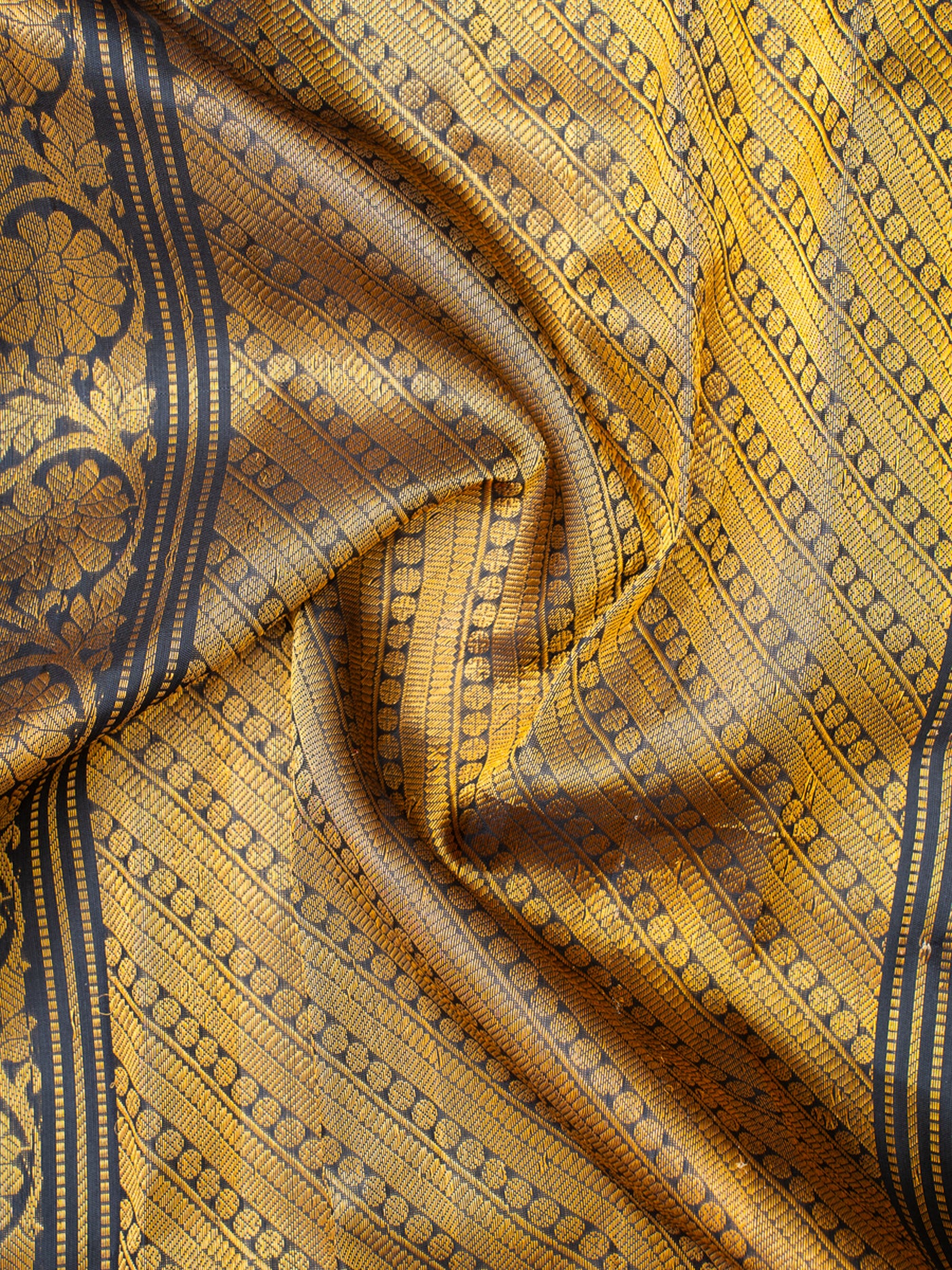 Yellow and Black Pure Gadwal Silk Saree - Clio Silks