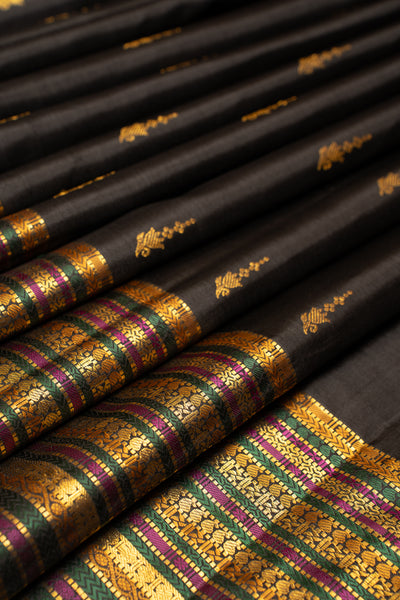 Luxurious silk fabric: Smooth, lustrous material with a sumptuous sheen, known for its exquisite texture and elegant drape, adding opulence to any attire.