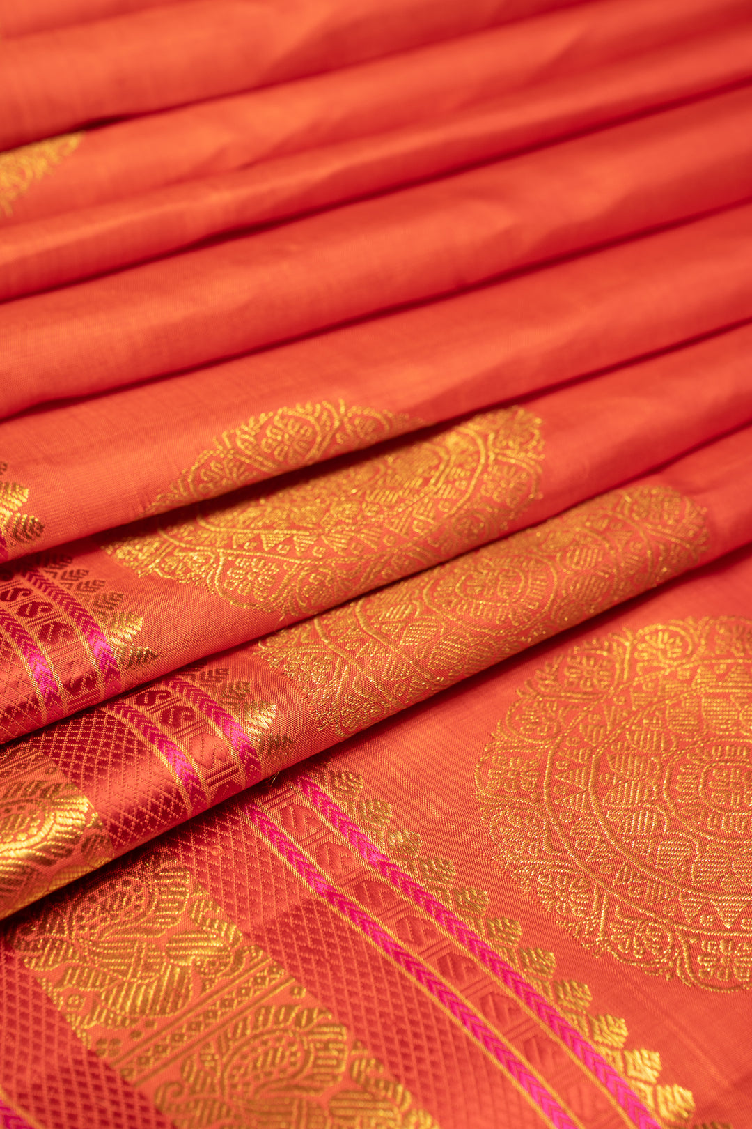 Scarlet Red and Pink Traditional Pure Kanchipuram Silk Saree - Clio Silks