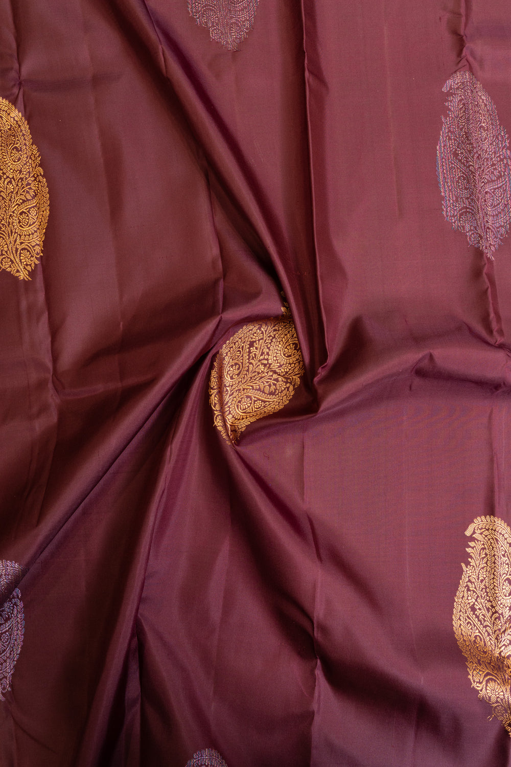 Sangria purple borderless paisley motifs pure Kanchipuram silk saree