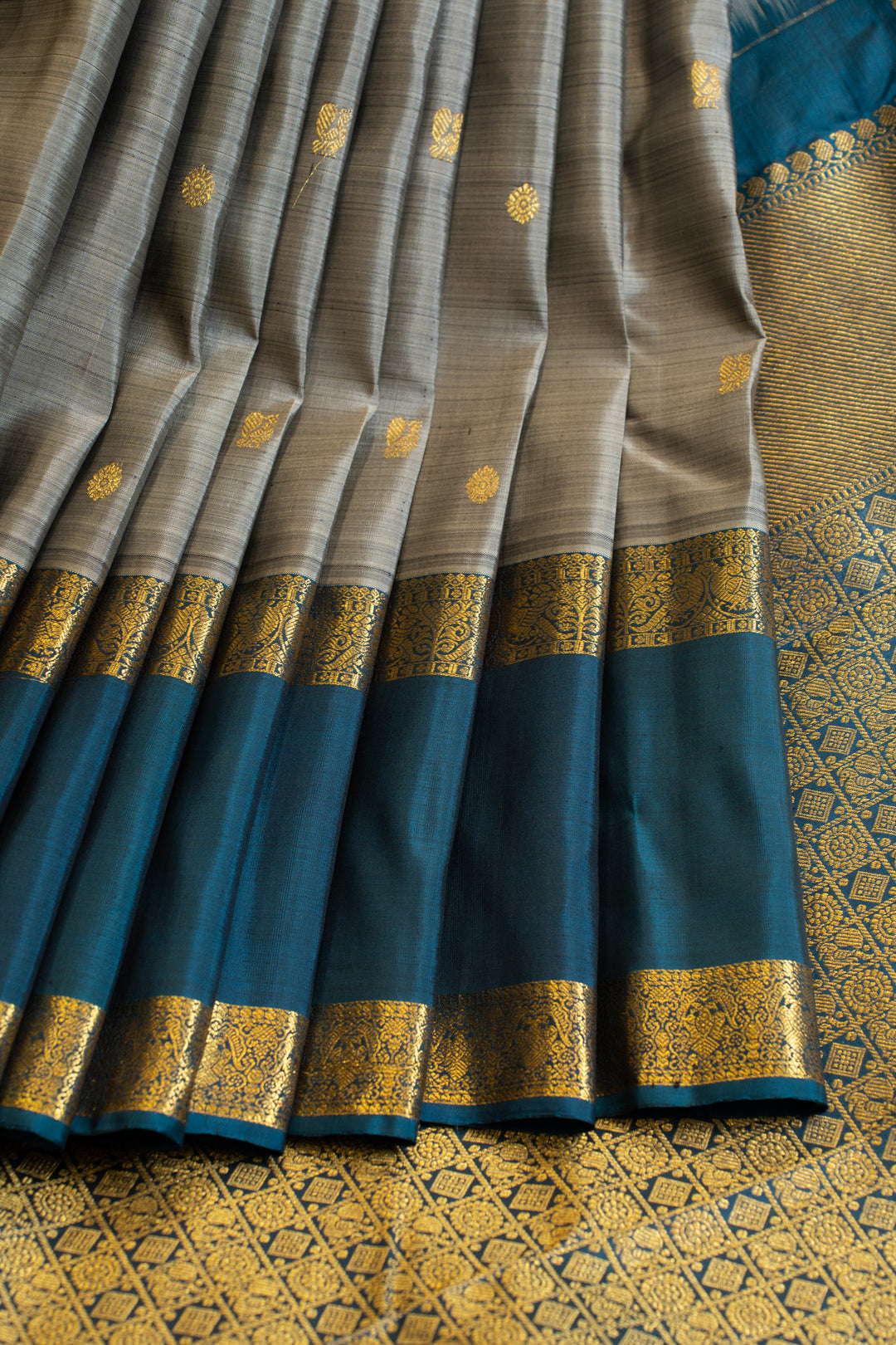Grey and blue rettai pettu pure Kanchipuram silk saree