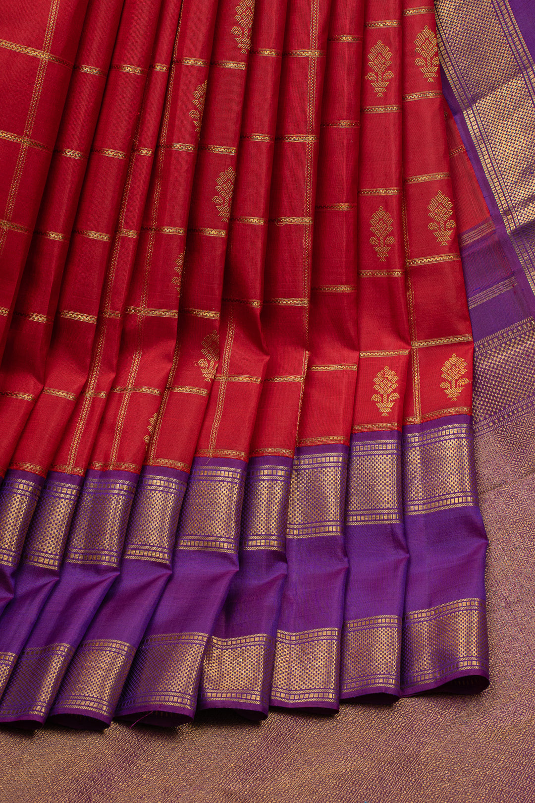 Lakshmi Red and purple Jamdani checks Checks Pure Kanchipuram Silk Saree