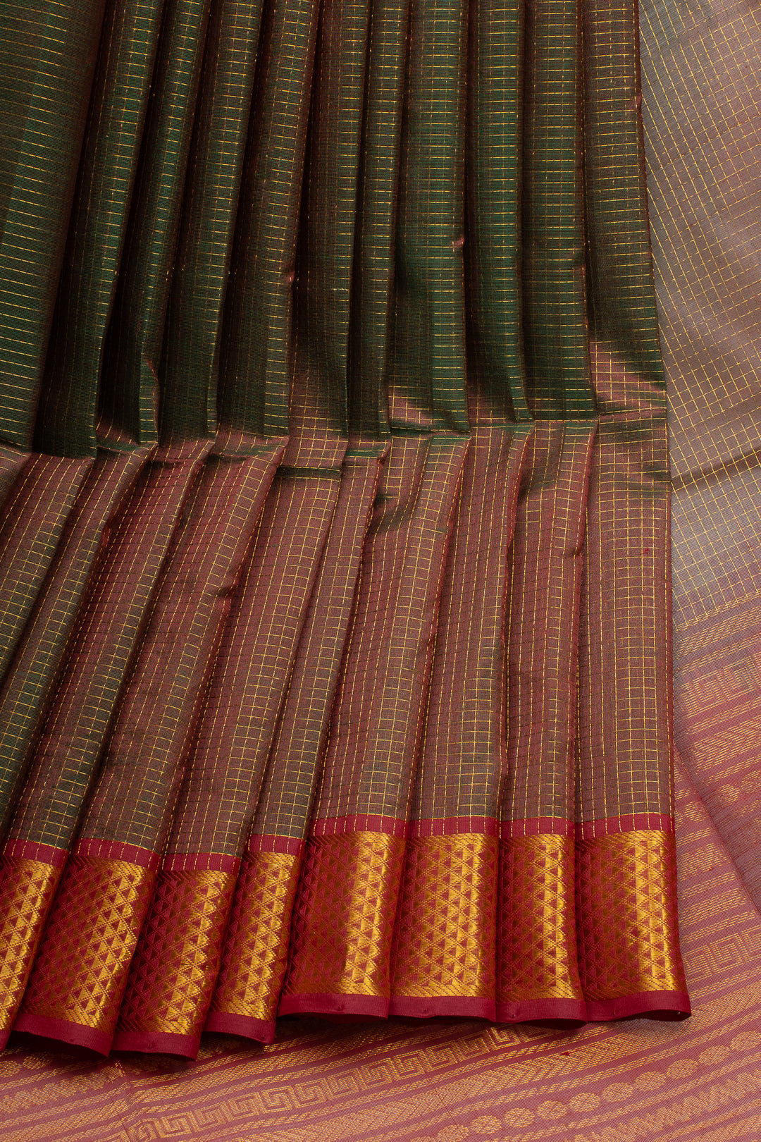 Mandhulir Zari Checks Pure Kanchipuram Silk Saree