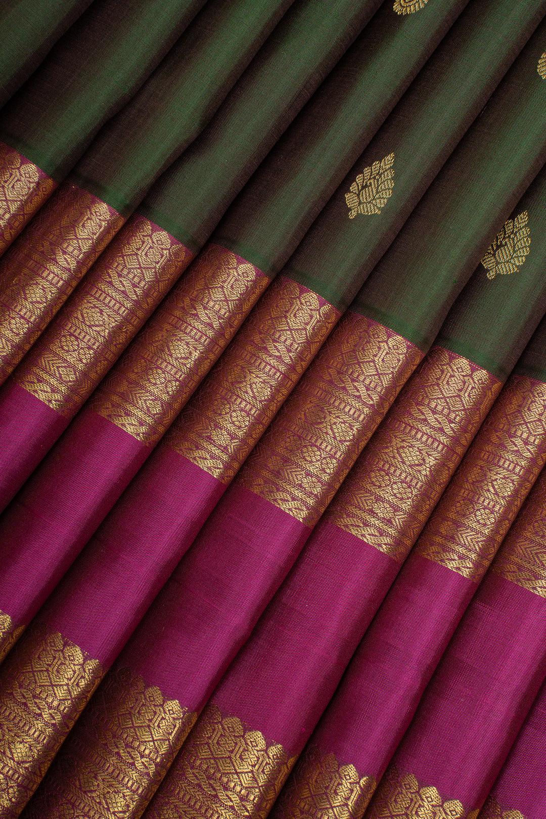 Mandhulir Green Pure Kanchipuram Silk Saree