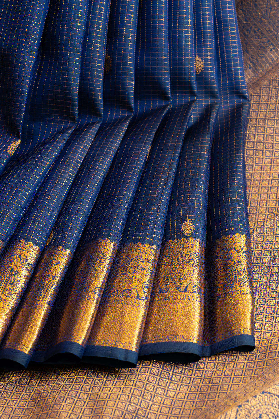 Dark blue vairaoosi checks and motifs pure Kanchipuram silk saree