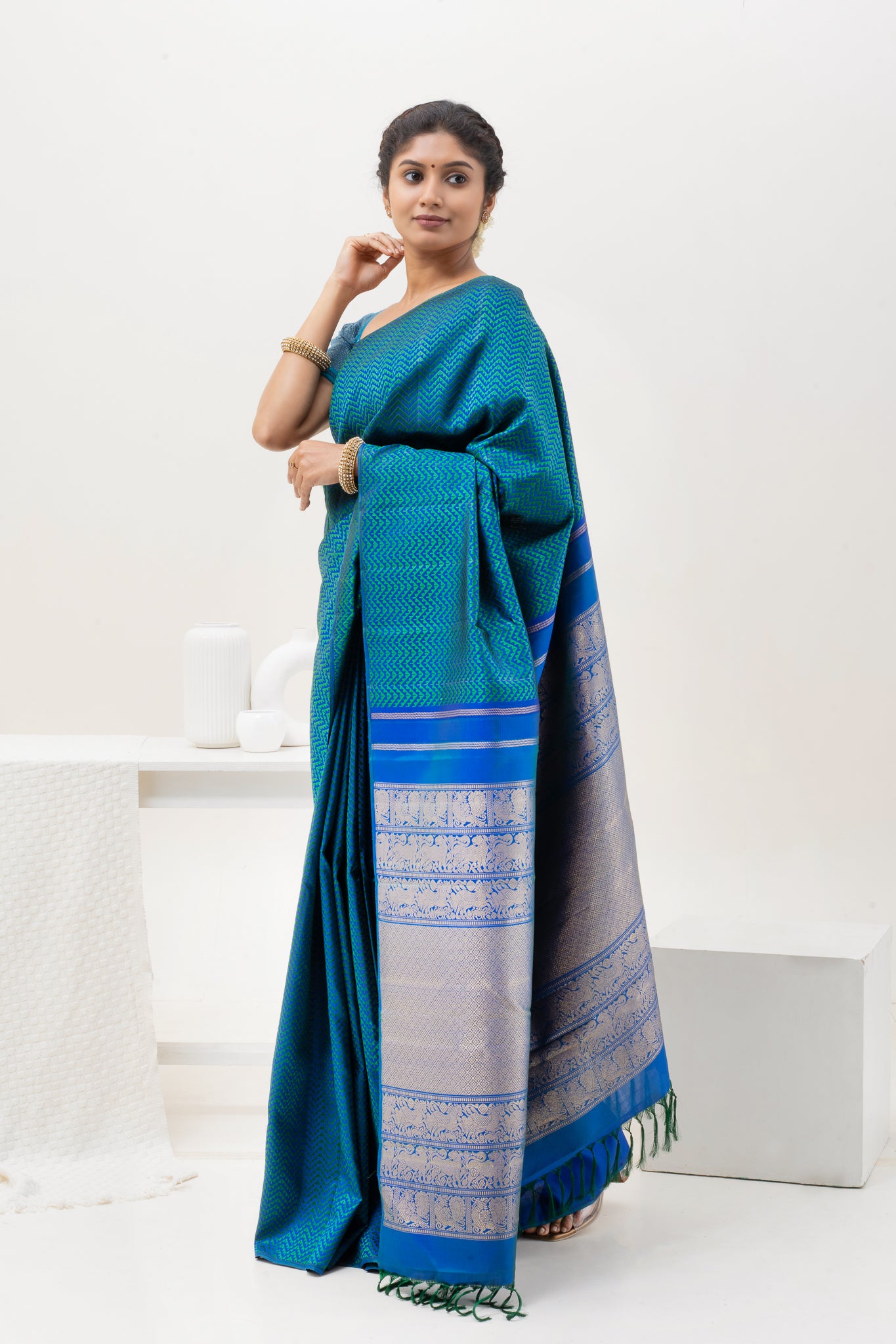 Peacock Blue Borderless Thread Jacquard Pure Kanchipuram Silk Saree - Clio Silks