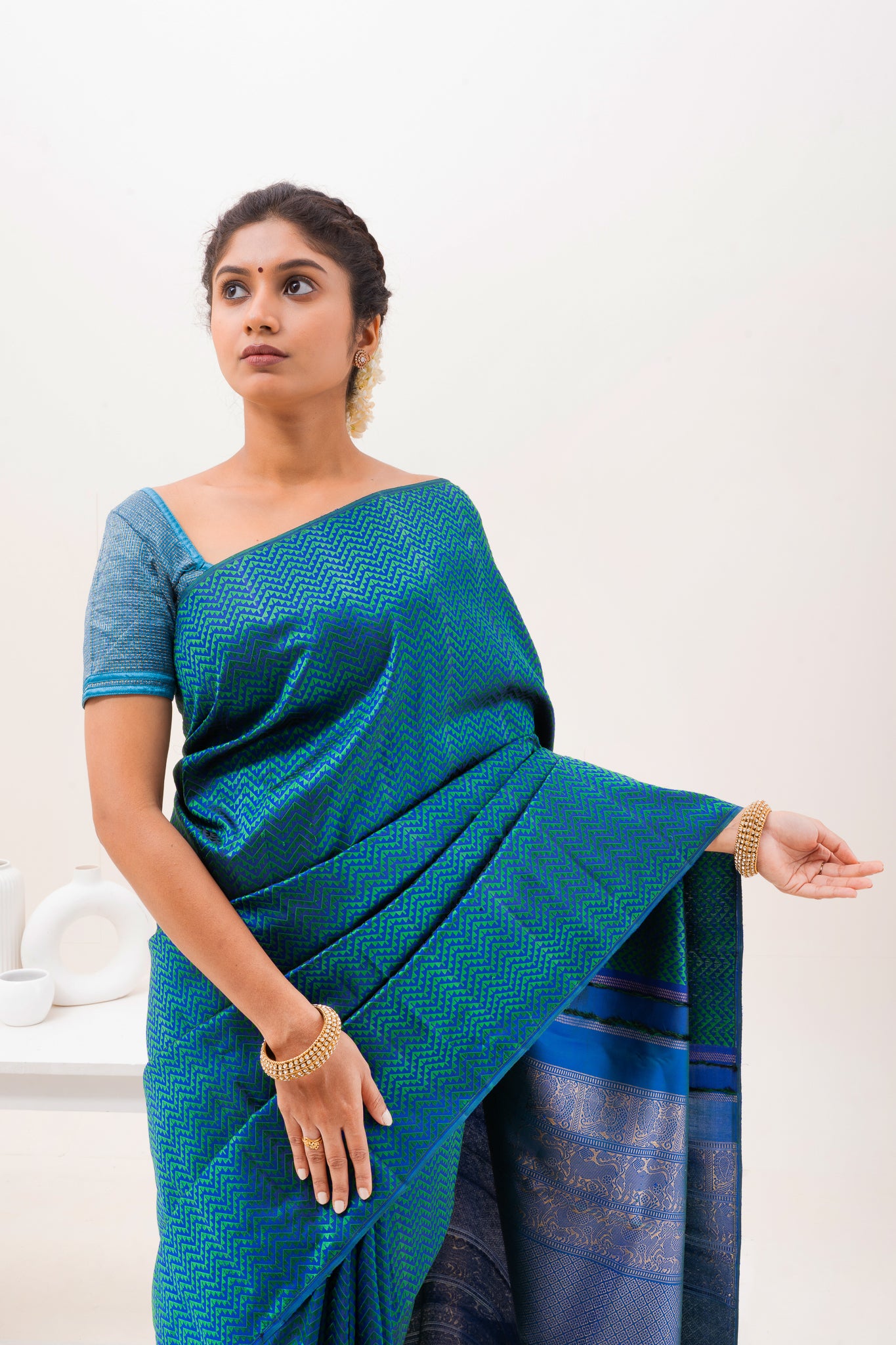 Peacock Blue Borderless Thread Jacquard Pure Kanchipuram Silk Saree - Clio Silks