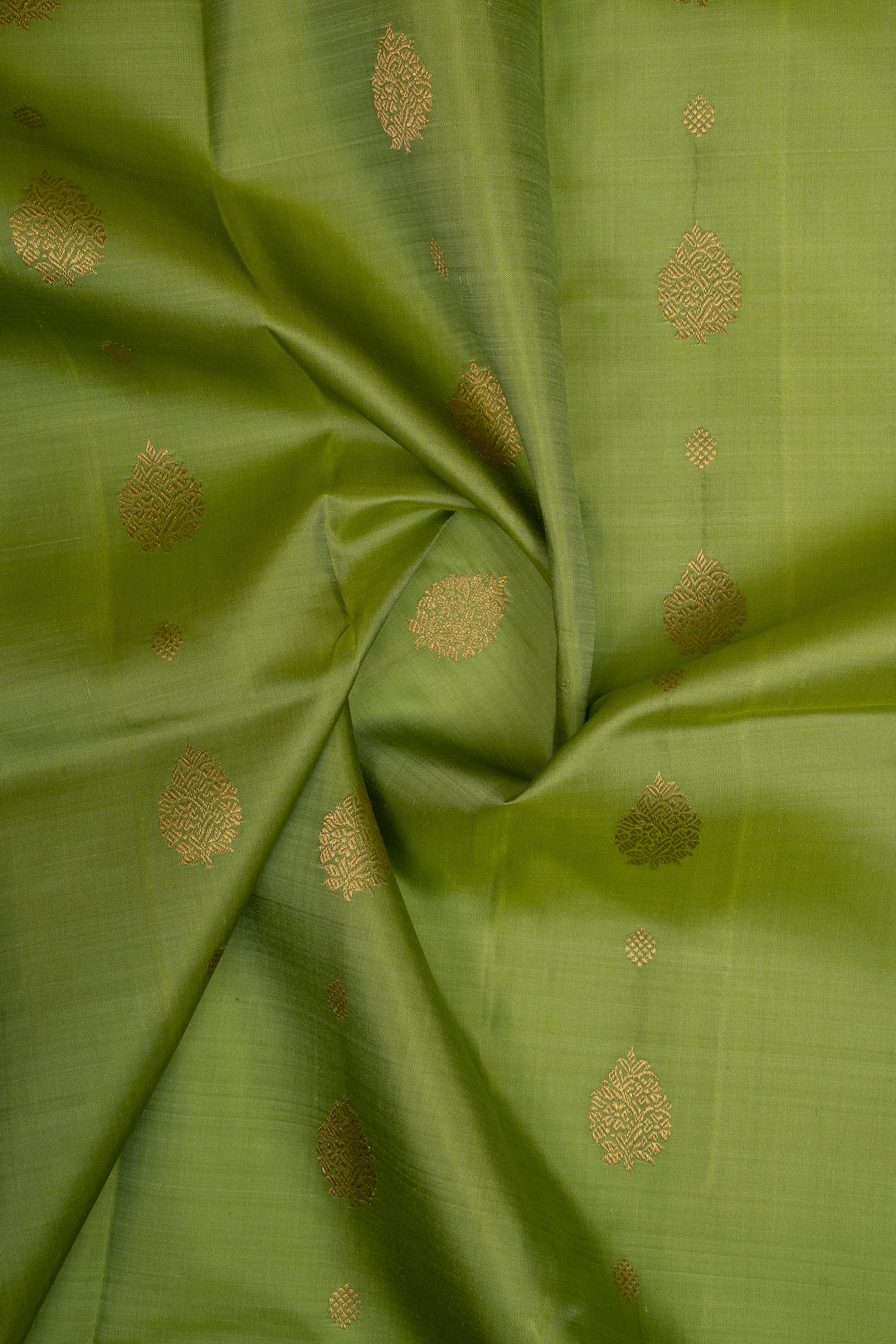 Sampanga Green and Magenta Pure Kanchipuram Silk Saree