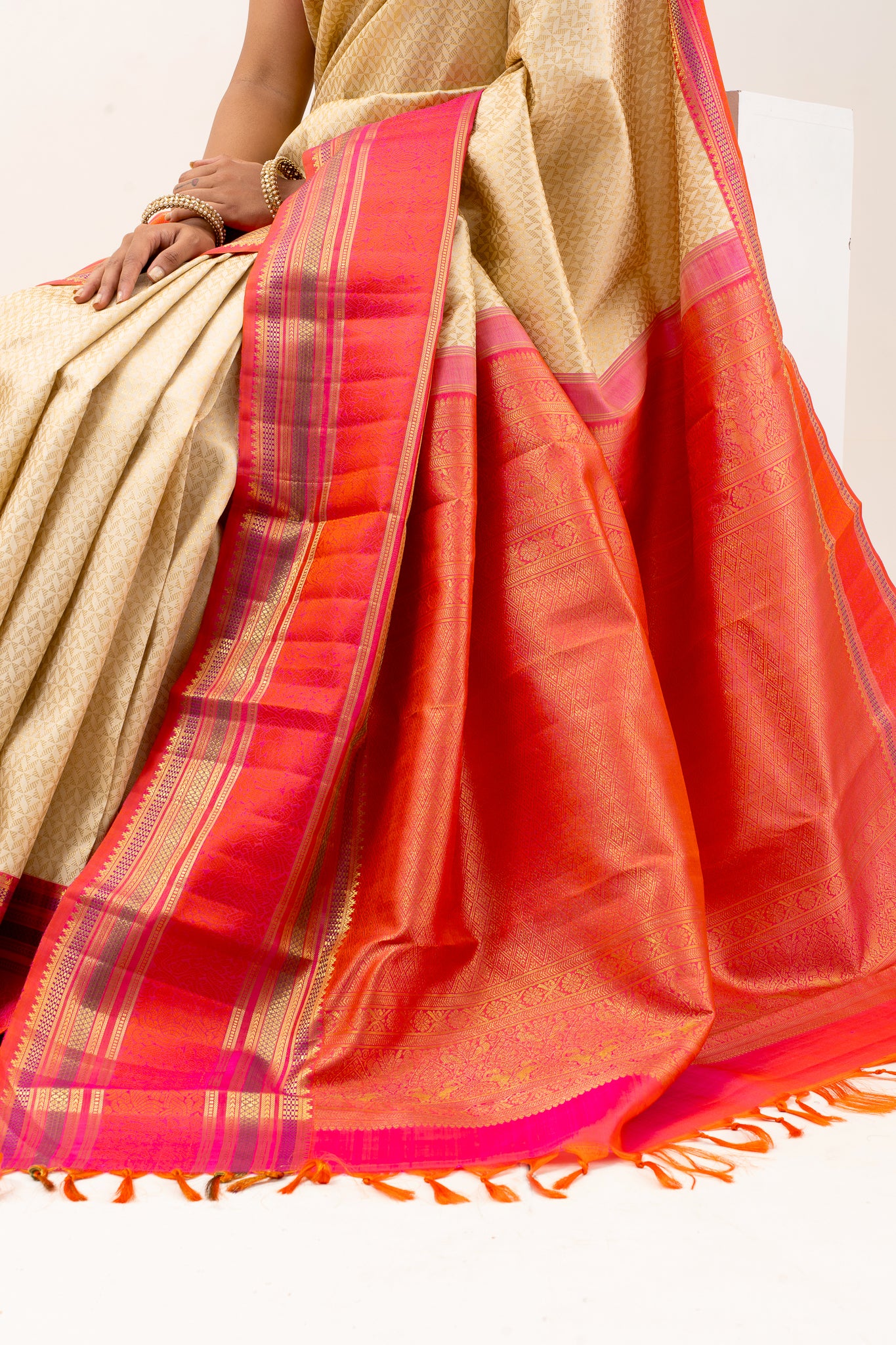 Ivory and Peach Pure Zari Kanchipuram Silk Saree - Clio Silks