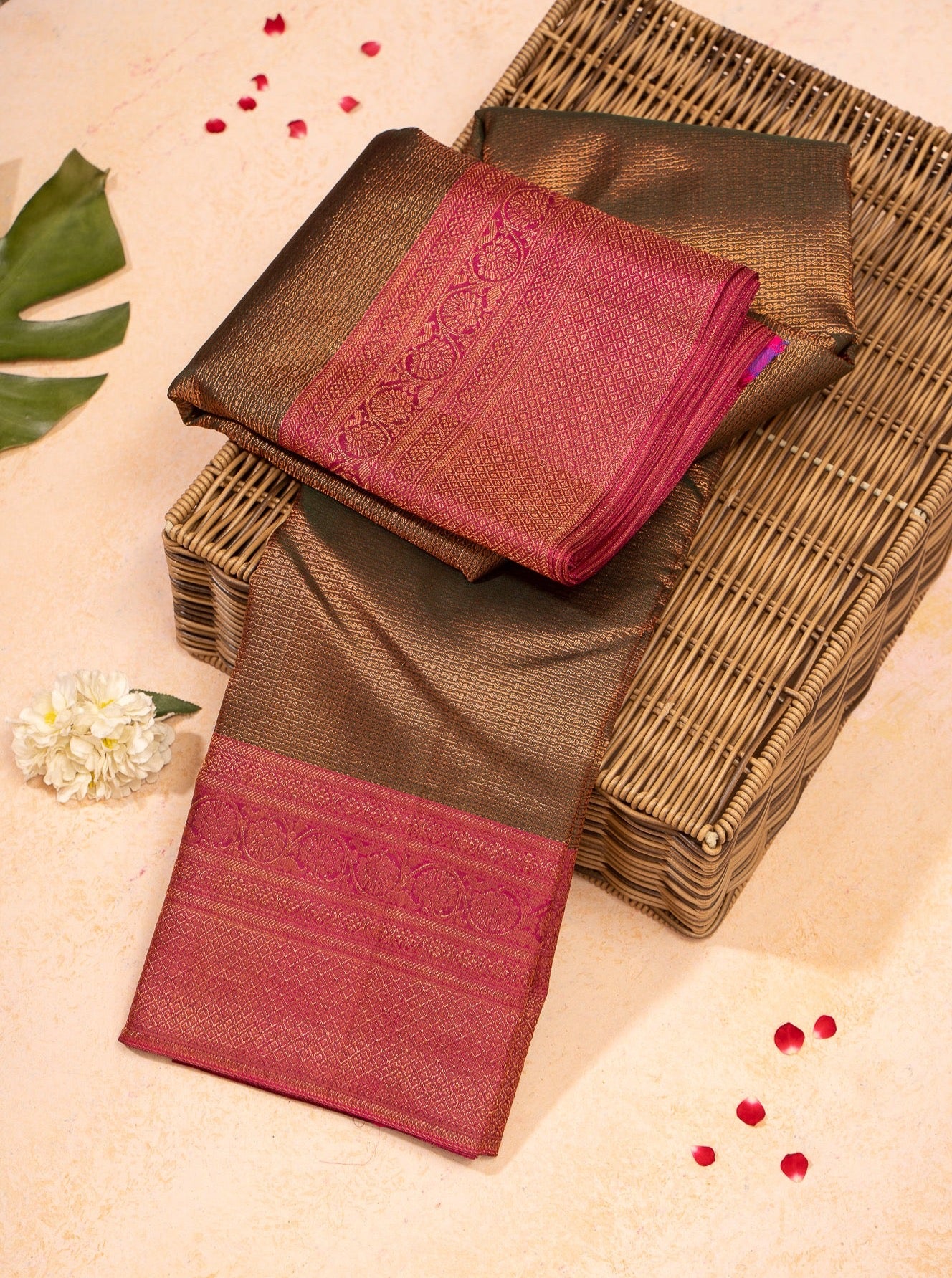 Mandhulir Green and Magenta Brocade Pure Kanchipuram Silk Saree - Clio Silks