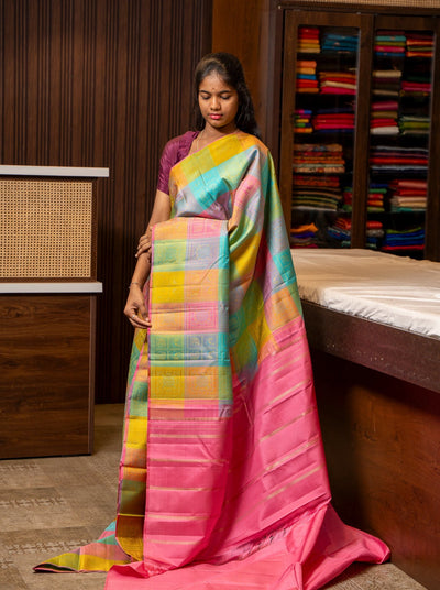 Beautiful Pink kanchi soft silk saree (borderless and light weight) with  contrast green pallu. Magnificently paired