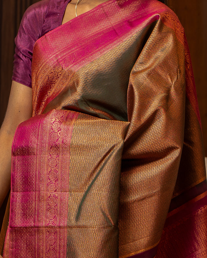 Mandhulir Green and Magenta Brocade Pure Kanchipuram Silk Saree - Clio Silks
