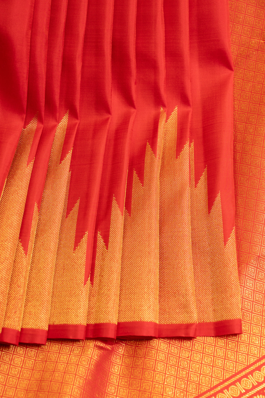 Pearl white and mandhulir green traditional pure Kanchipuram silk saree