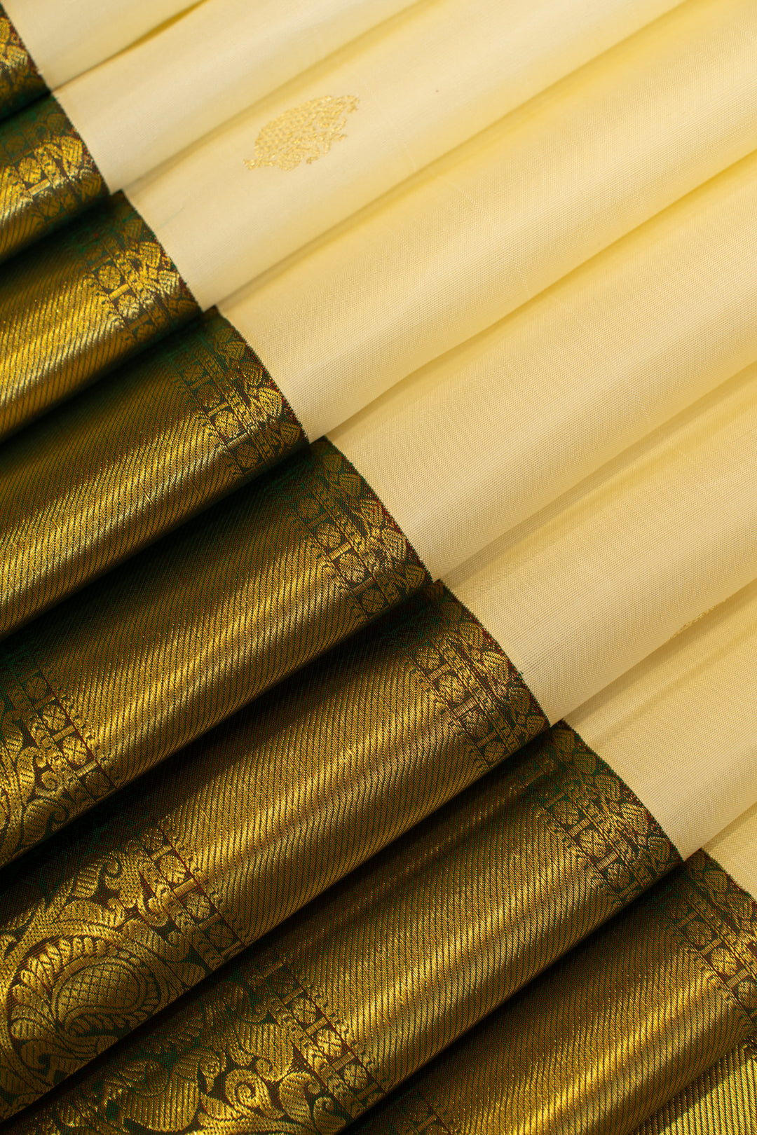 Pearl white and mandhulir green traditional pure Kanchipuram silk saree