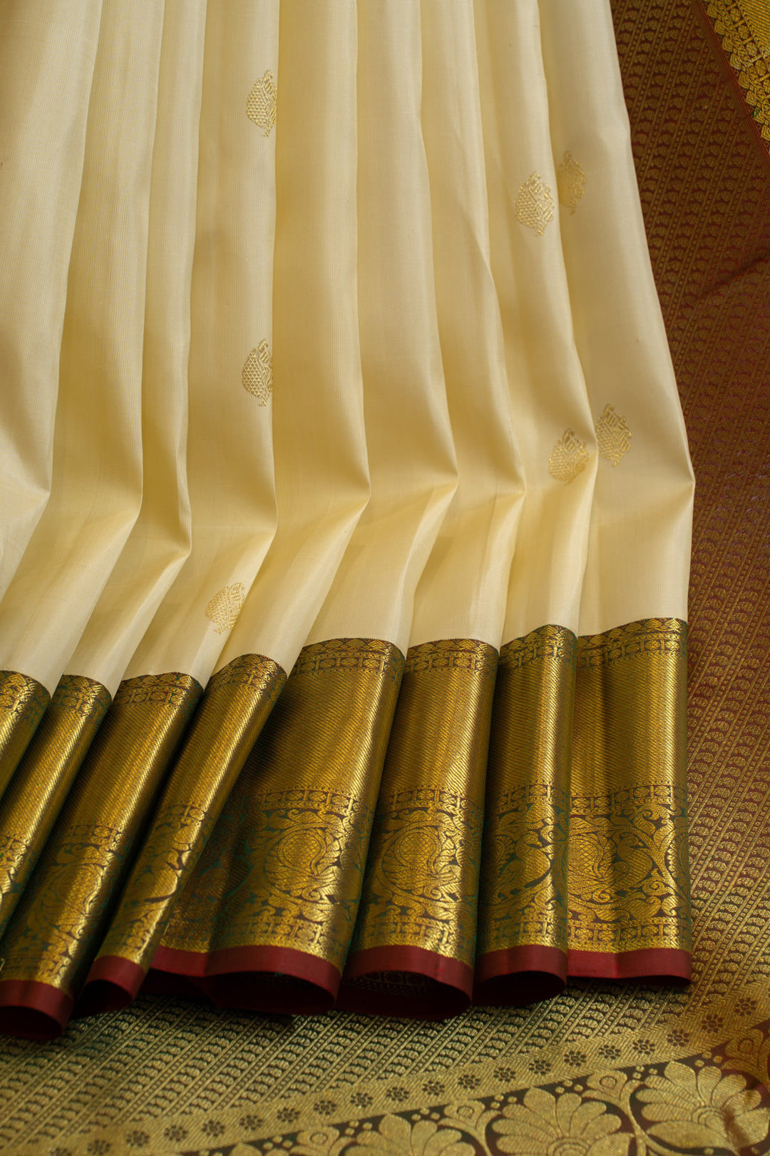 Pearl white and mandhulir green traditional pure Kanchipuram silk saree