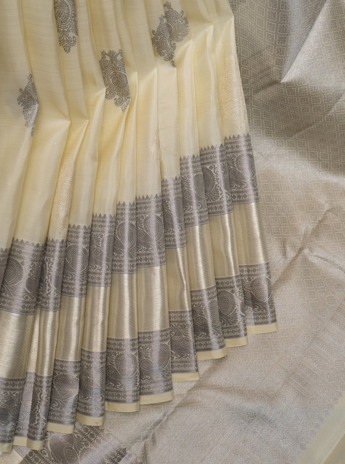 Cream and Grey Pure Kanchipuram Silk Saree - Clio Silks