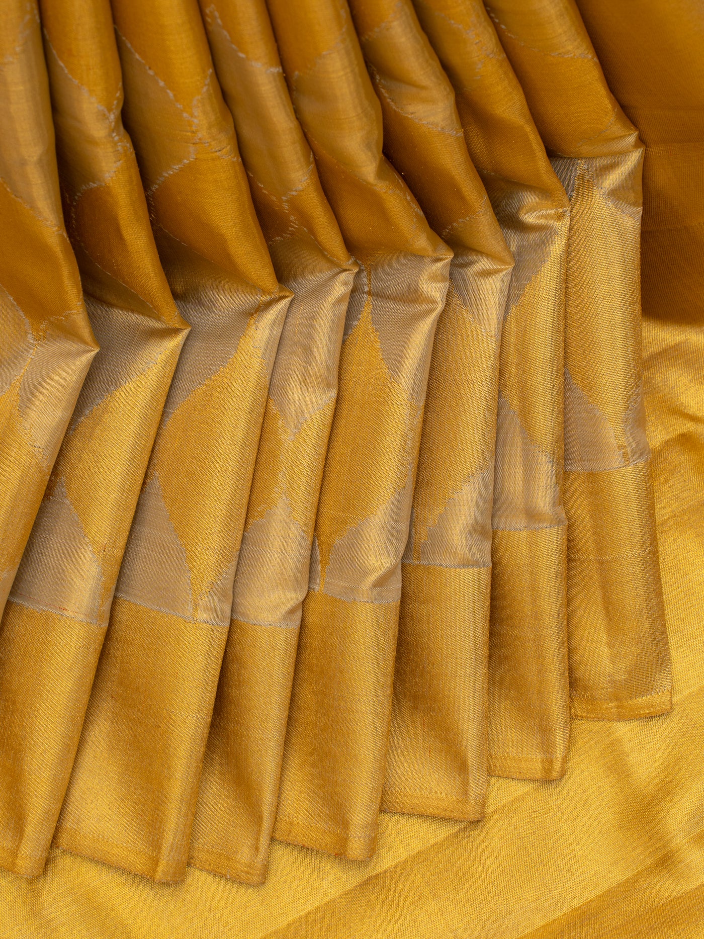 Gold tissue pure zari 8Kol Kanchipuram silk saree