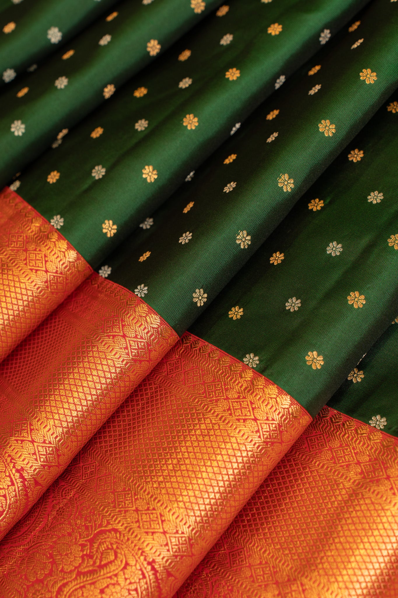 Close-up of Bottle Green and Magenta Brocade Design on Pure Kanjivaram Silk Saree