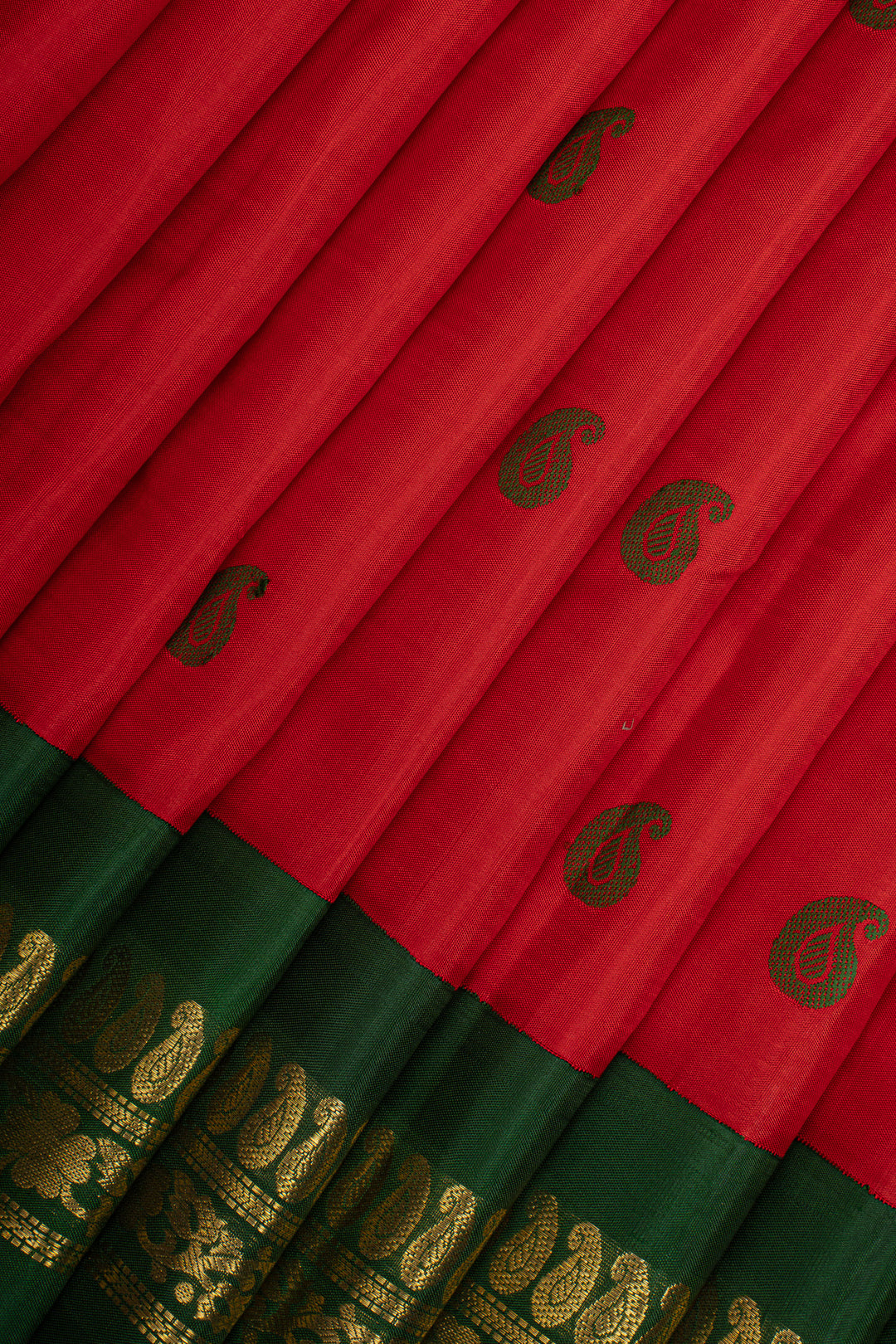 Red and Green Paisley Motifs Vintage Pure Kanchipuram Silk Saree