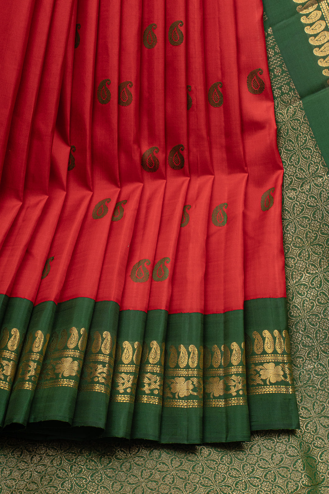 Red and Green Paisley Motifs Vintage Pure Kanchipuram Silk Saree