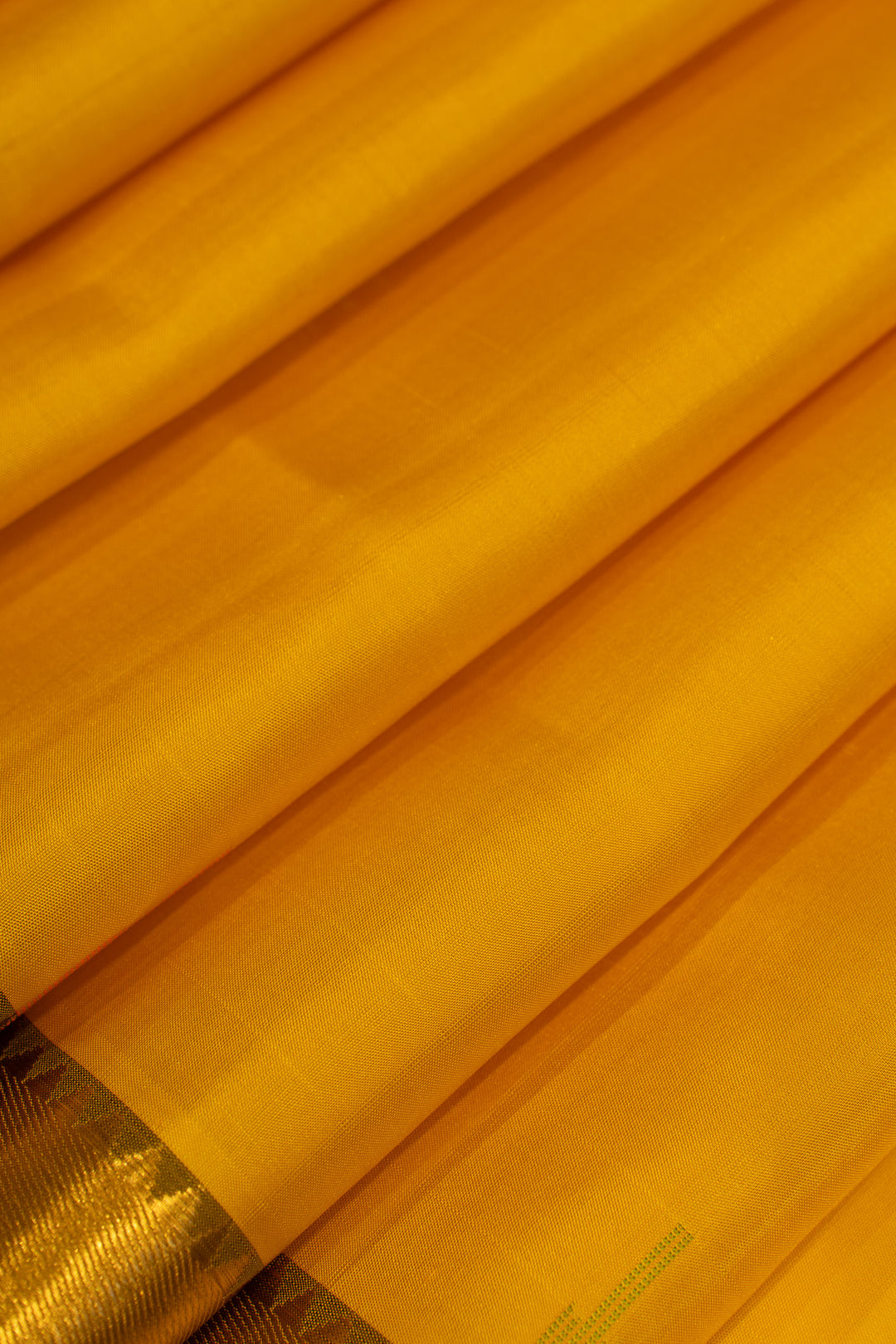 Yellow temple korvai small border pure Kanchipuram silk saree