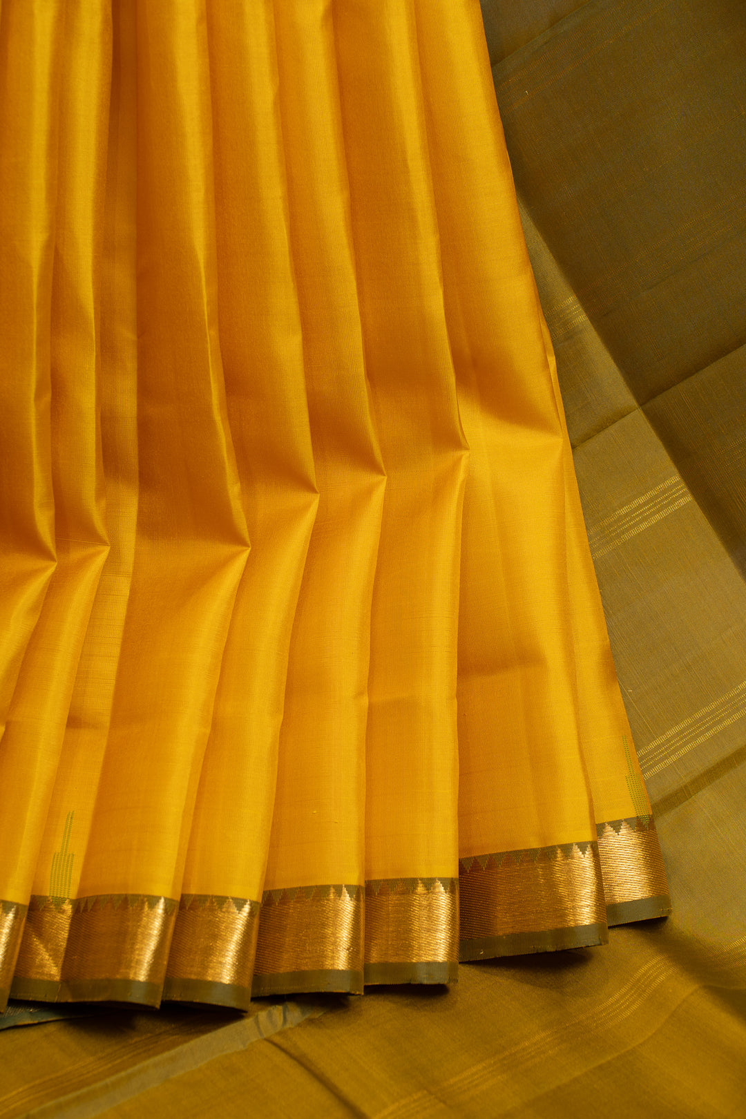 Yellow temple korvai small border pure Kanchipuram silk saree