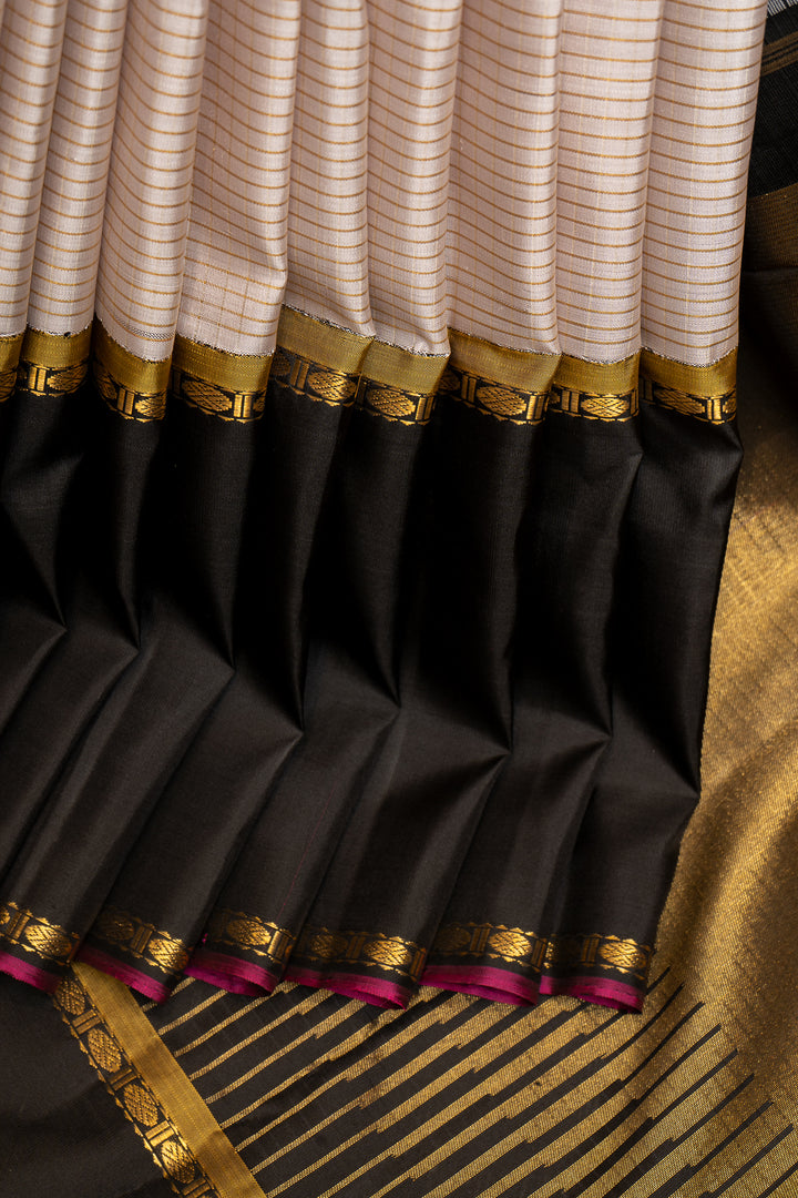 Pearl River Grey  Pure Zari Checks Kanchipuram Silk Saree - Clio Silks