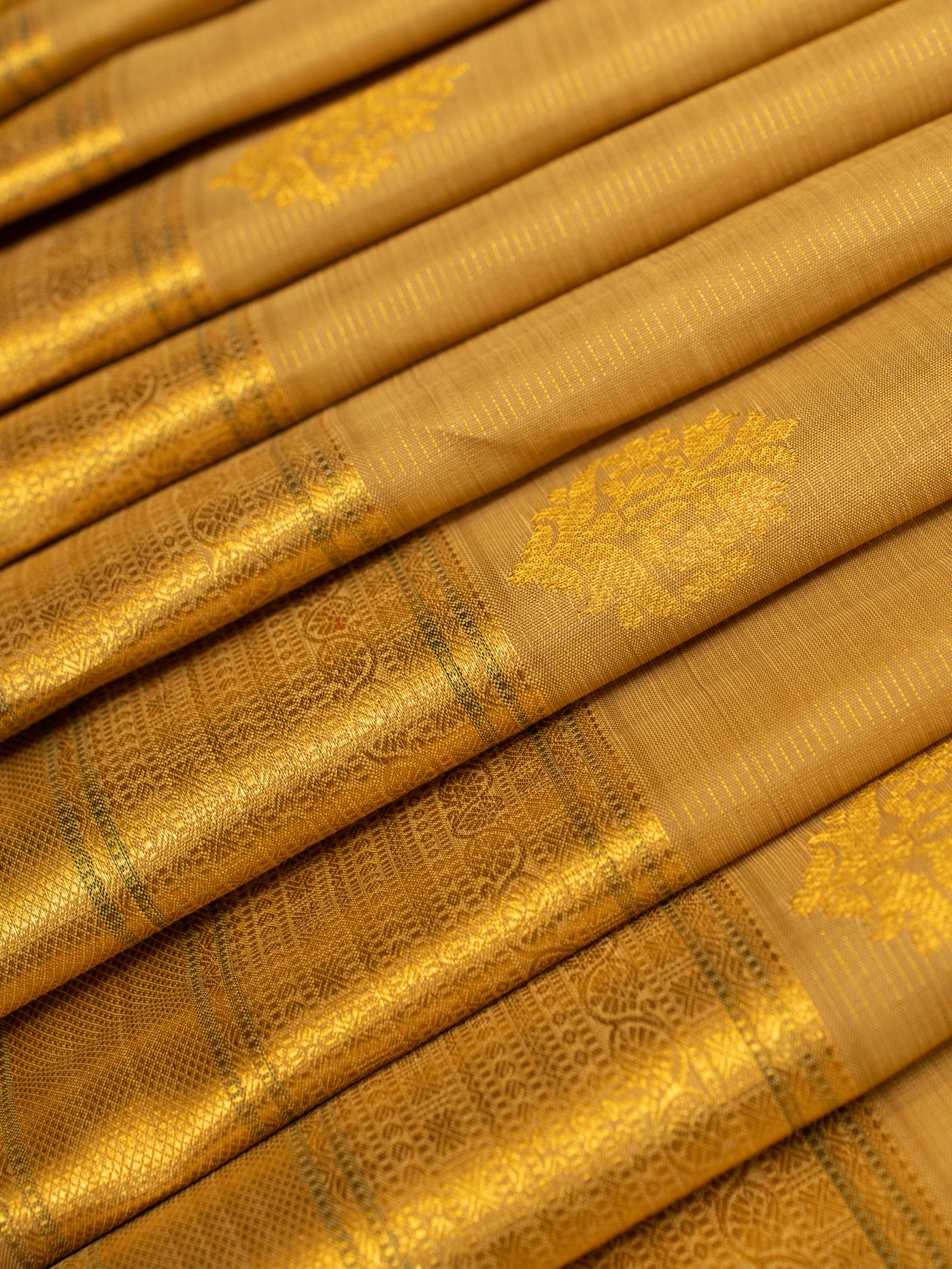 Gold zari seer pure Kanchipuram silk saree