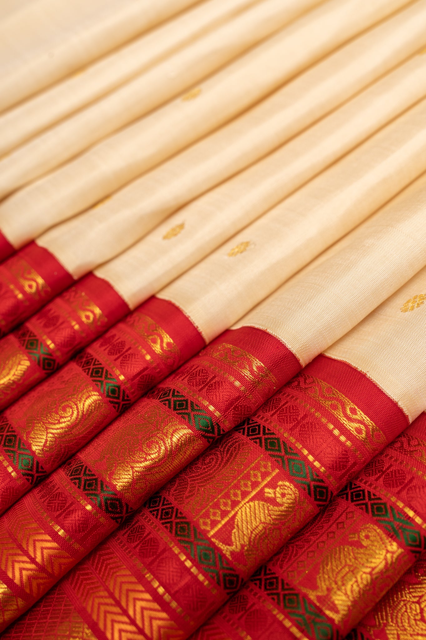 Ivory and red varisaipettu pure zari Kanchipuram silk saree