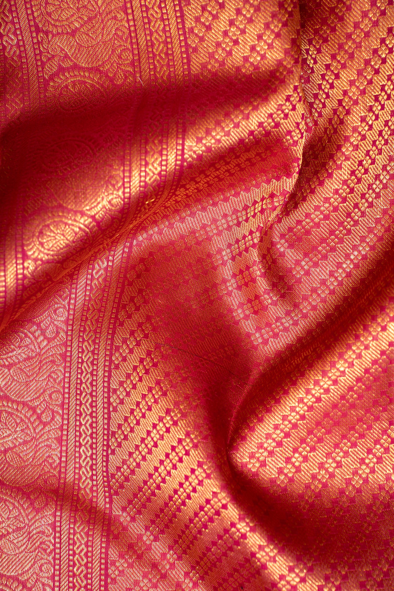 Bottle Green and Magenta Stripes Pure Kanchipuram Silk Saree - Clio Silks