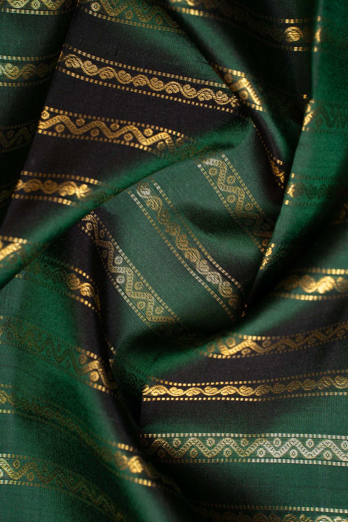 Bottle Green and Magenta Stripes Pure Kanchipuram Silk Saree - Clio Silks