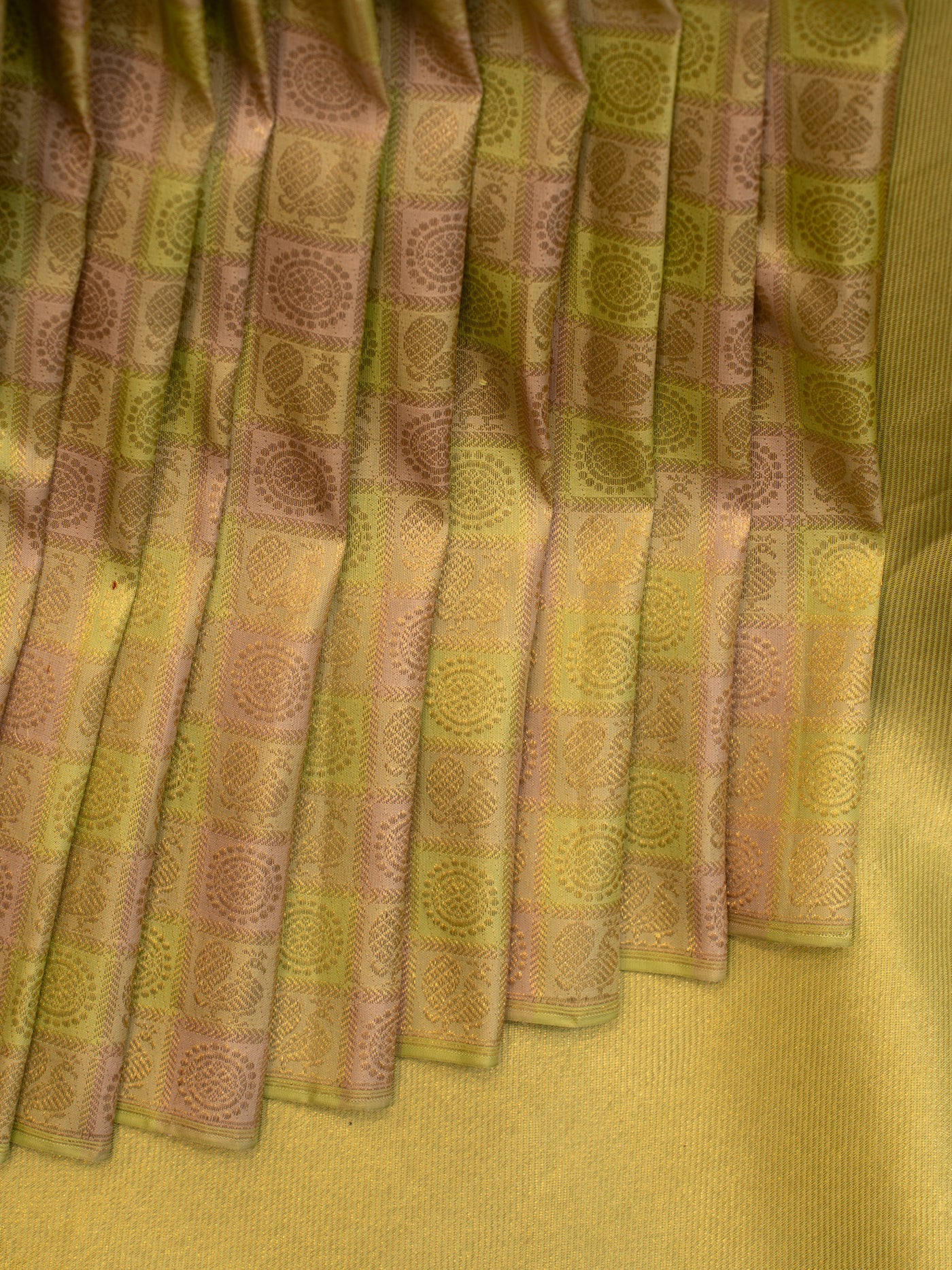 Pastel green mayil chakram Brocade pure Kanchipuram silk saree