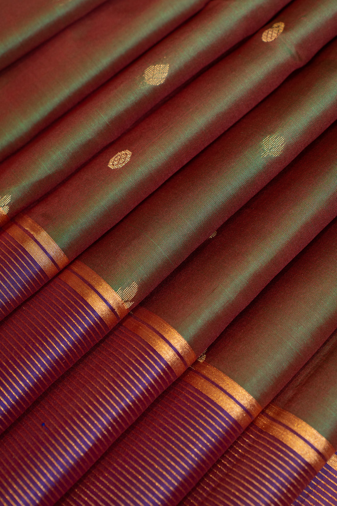 Mandhulir green pure silk saree