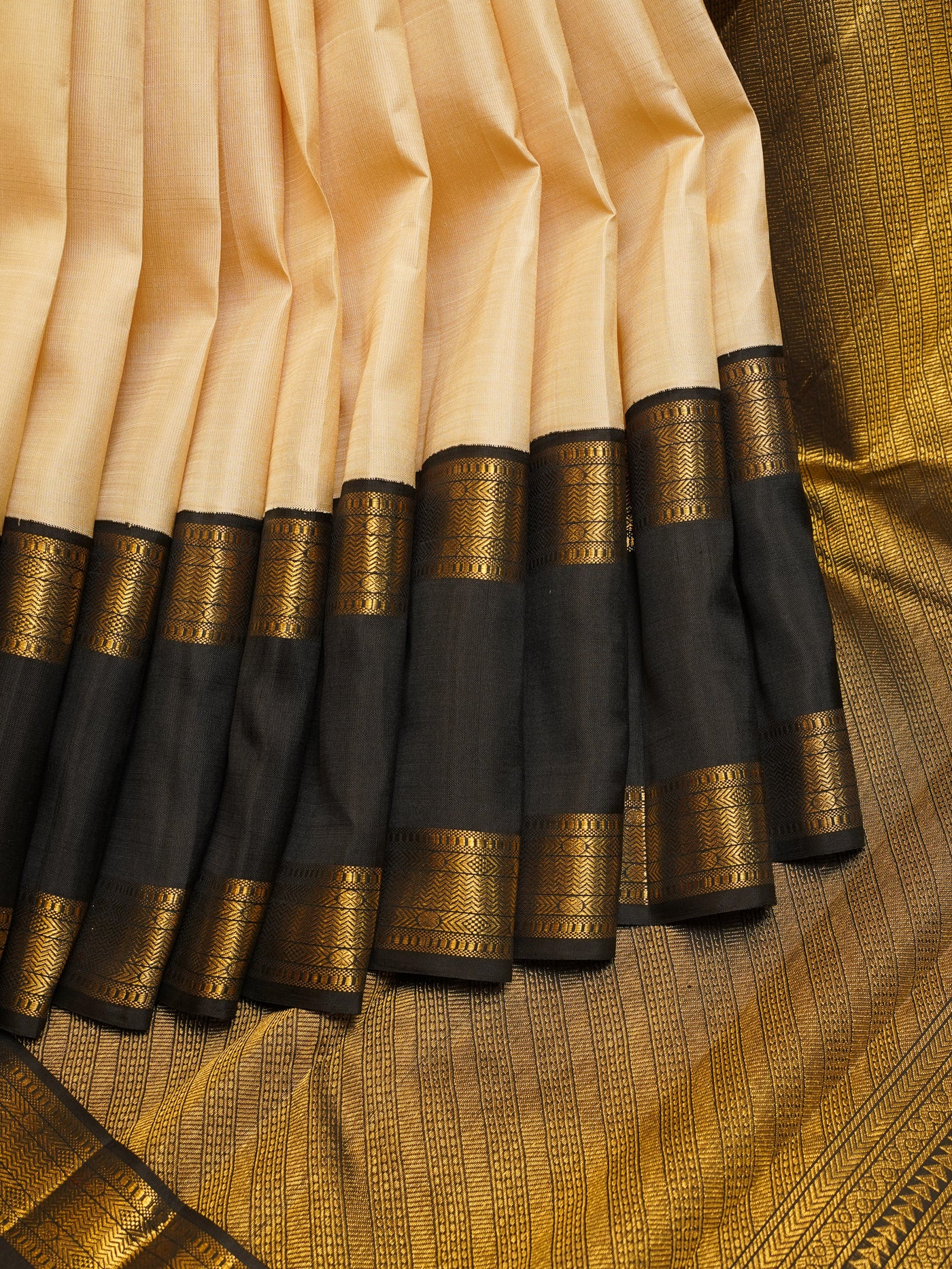 Cream and Black Rettai Pettu Pure Zari Kora Kanchipuram Silk Saree